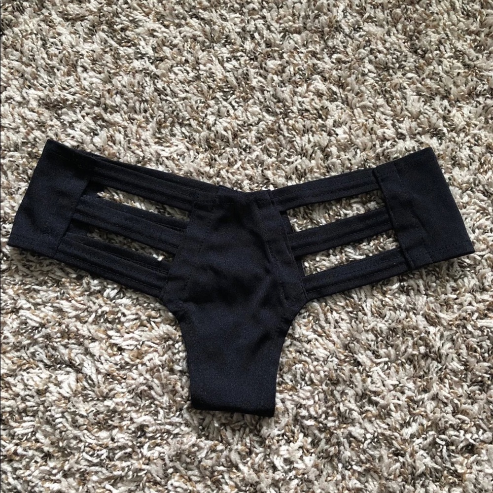 🚫SOLD Iheartraves cutout Bottoms